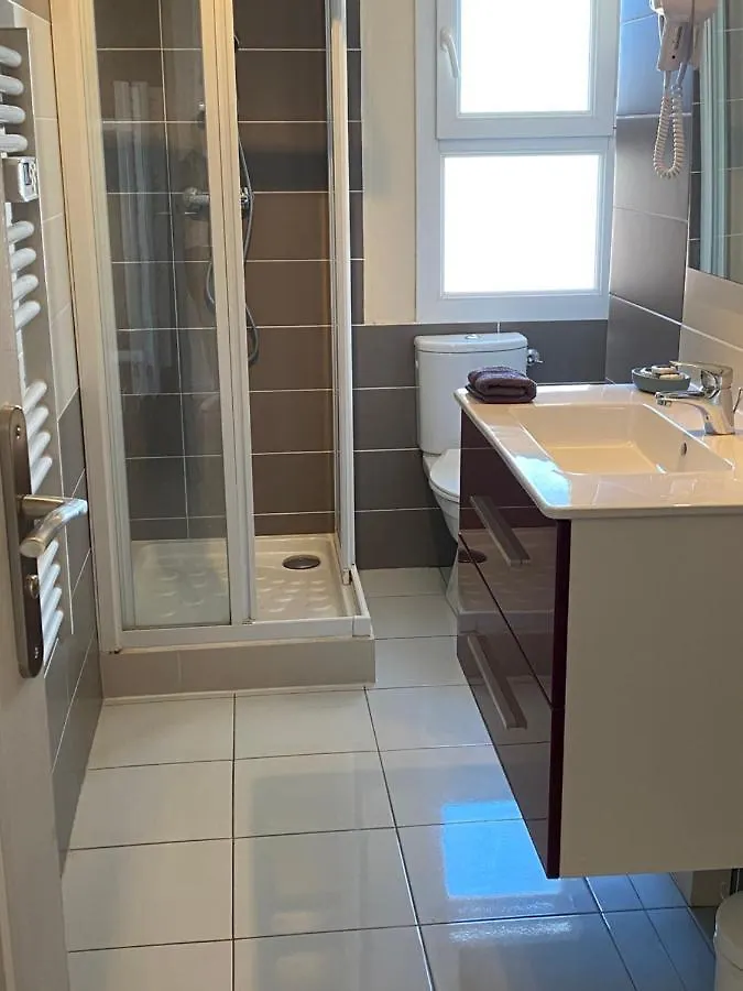 Logis Hotel Restaurant Le Kalliste Hyeres 2*,  France