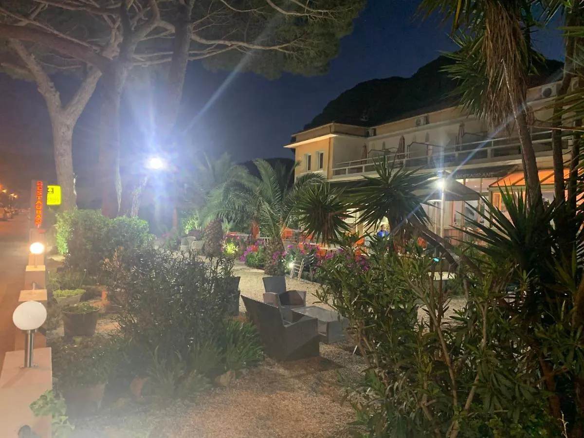 Logis Hotel Restaurant Le Kalliste Hyeres